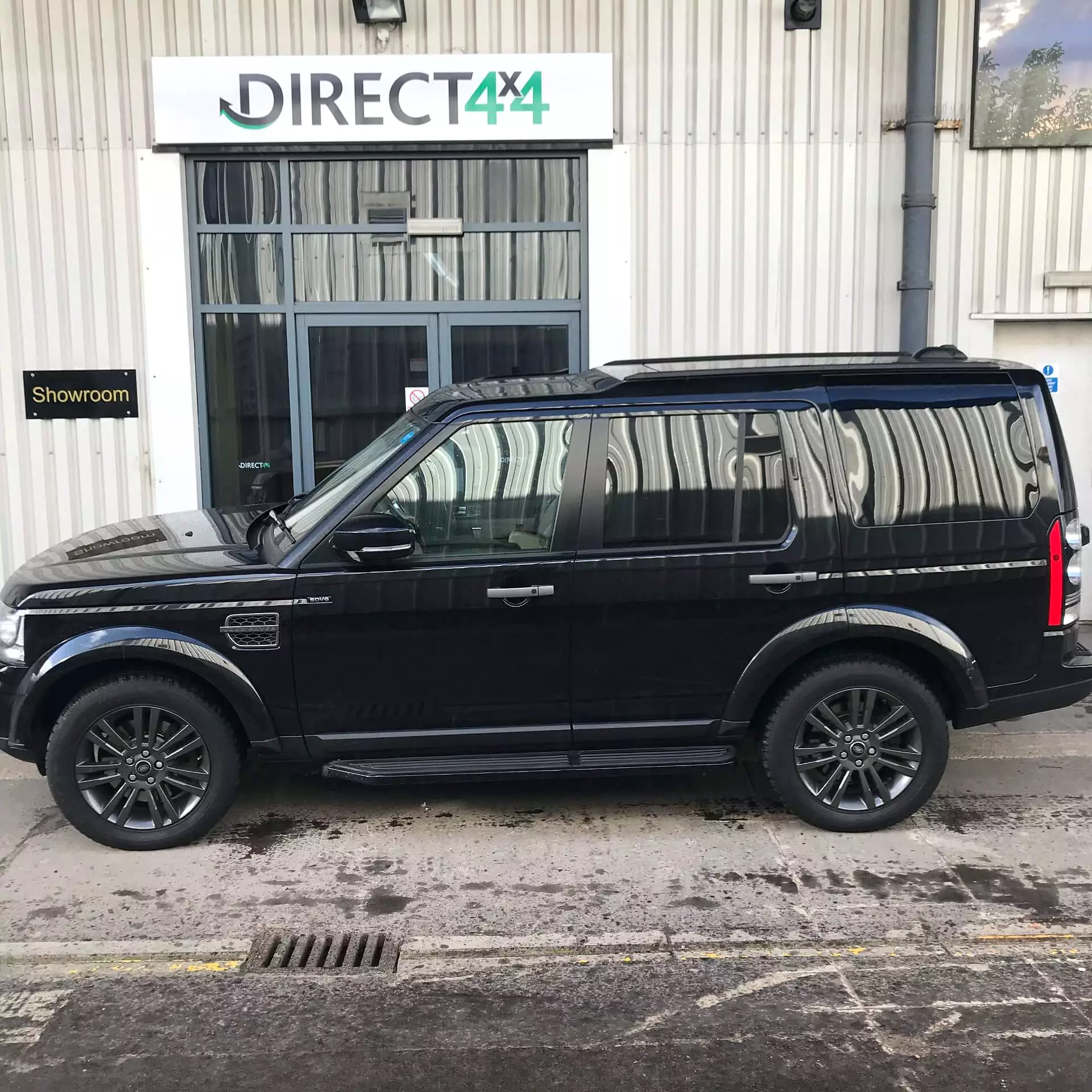 Black OE Style Side Steps for Land Rover Discovery 3 and 4